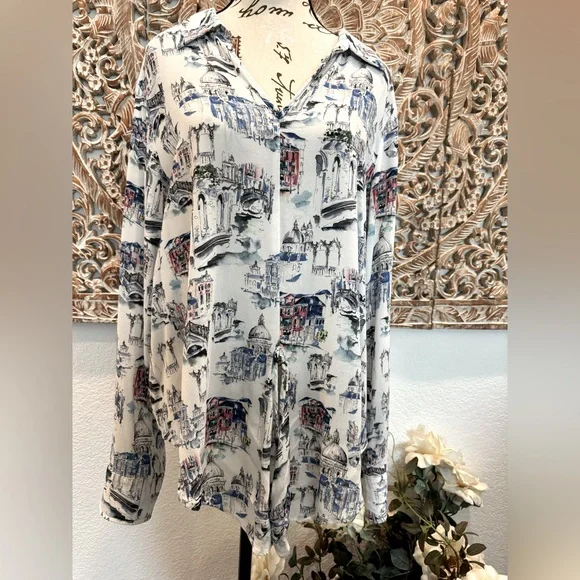 Karen Kane White & Blue Printed Blouse, Old World Vibes, Cathedrals- size XL - Picture 10 of 13